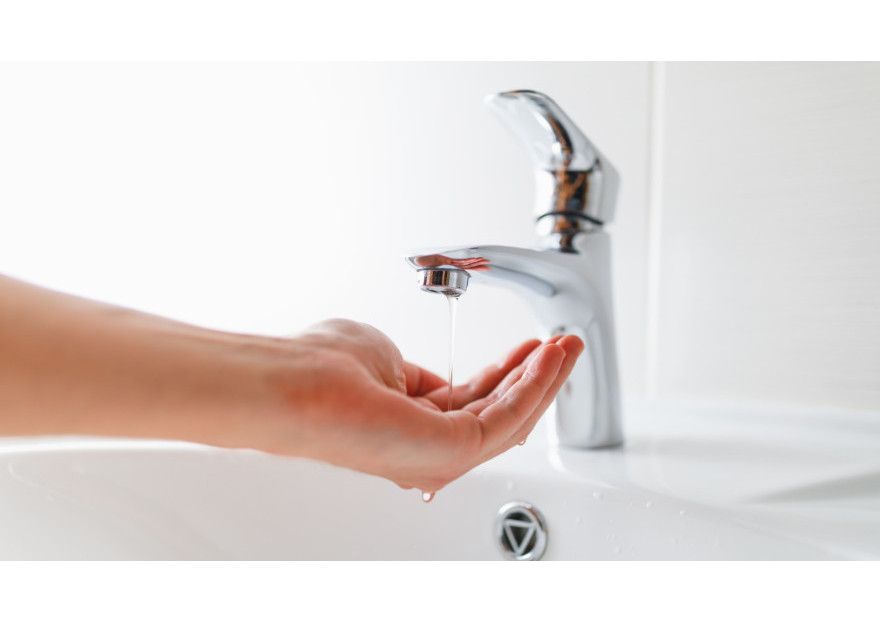 BAJA PRESIÓN DE AGUA EN CASA EN VERANO: POR QUÉ OCURRE Y QUÉ SOLUCIONES EXISTEN